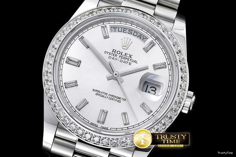 0213 RDD0207F – DayDate Compact 677